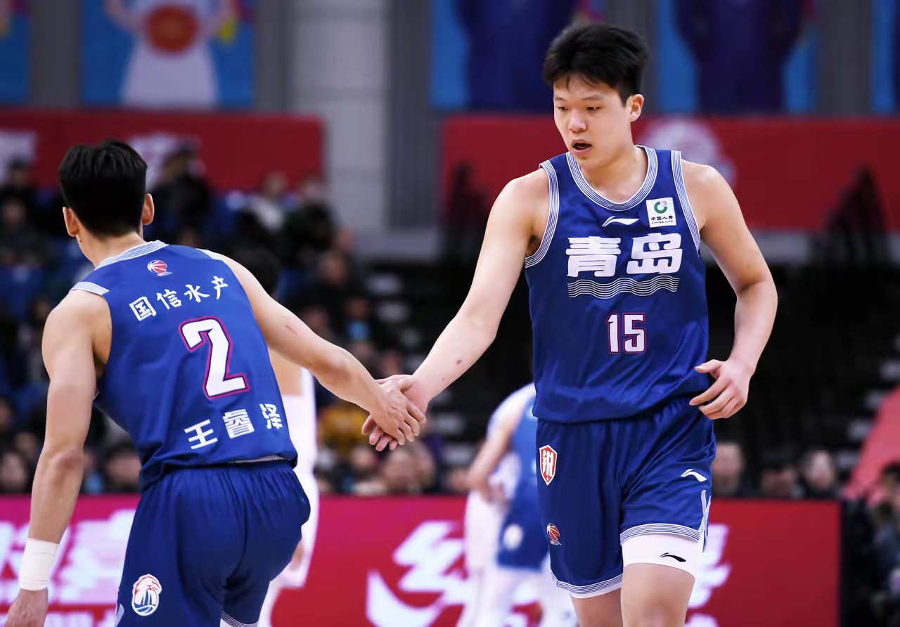 包含CBA季后赛今晨再迎强敌，布莱顿更衣室发声，主帅态度——质疑声仍在，更衣室氛围转暖的词条